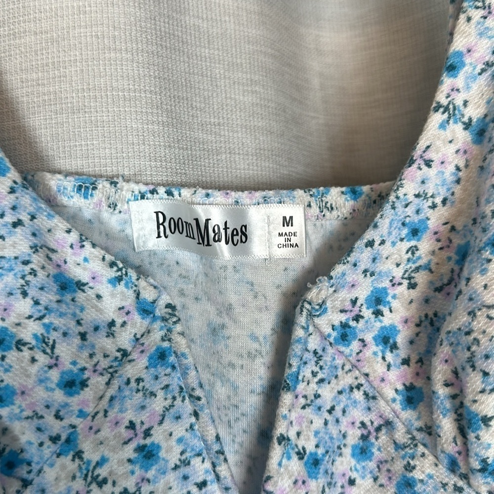 ROOMMATES TANK TOP ! SIZE(M) - Picture 7 of 8